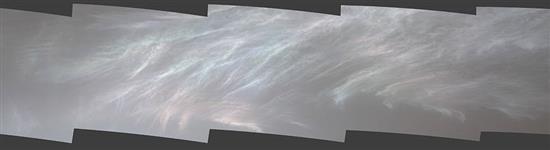 3月5日，“好奇”号桅杆相机拍到了彩虹云，或者叫“珠母云”